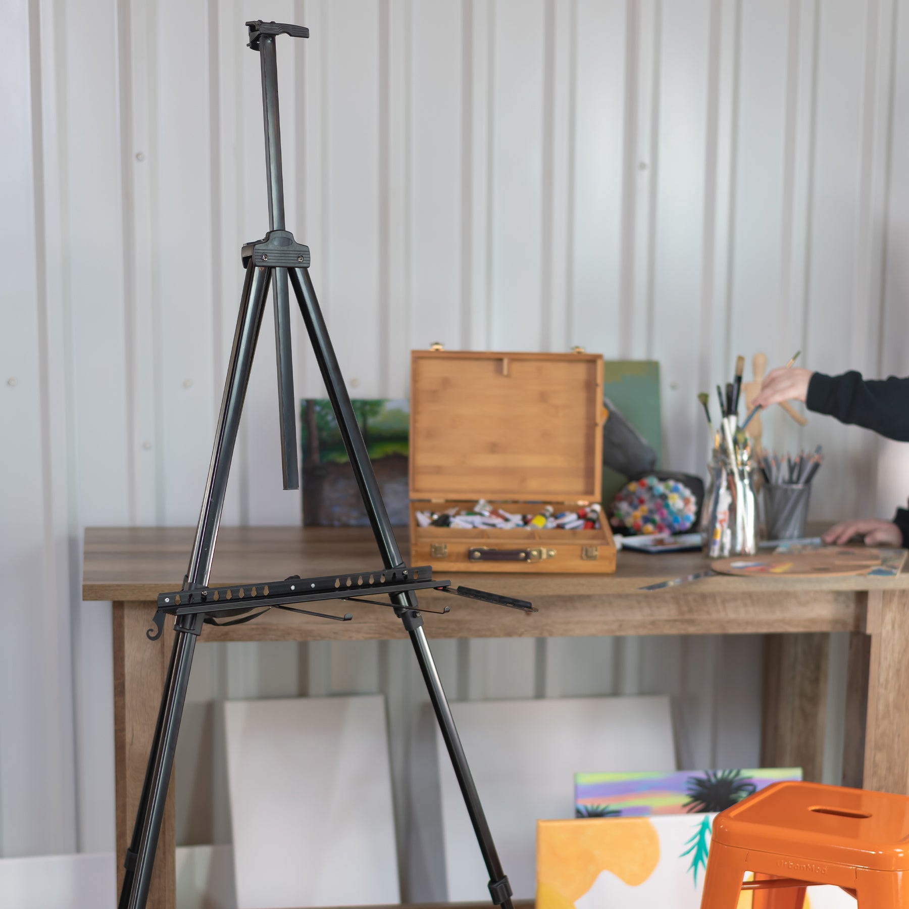 Pacific Arc - Trekker Aluminum 70 Inch Adjustable Art Easel with Carry Bag for Artists, Hobbyists, Students, and Professionals