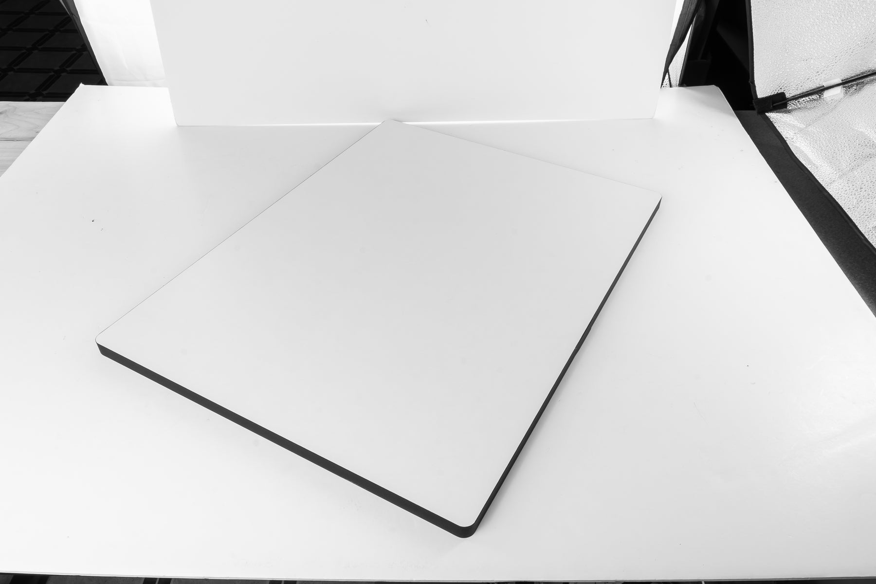 Pacific Arc, Drawing Board: white melamine, black edge