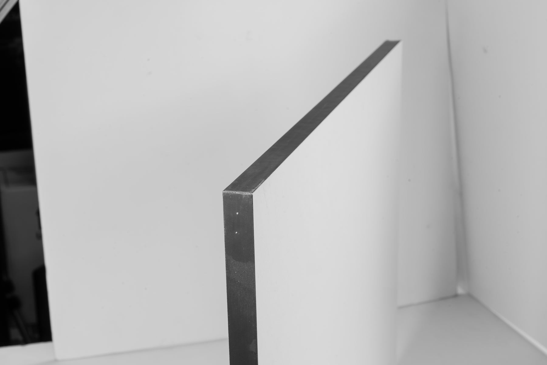 Pacific Arc, Drawing Board: white melamine, black edge