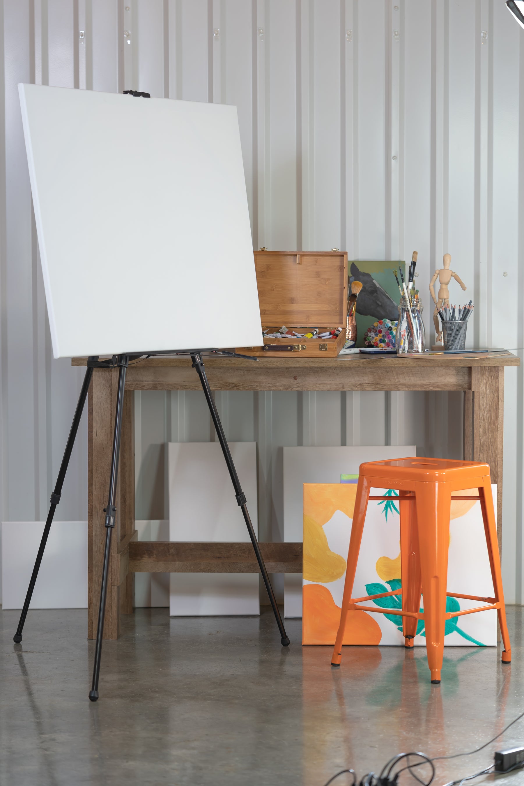 Pacific Arc - Trekker Aluminum 70 Inch Adjustable Art Easel with Carry Bag for Artists, Hobbyists, Students, and Professionals