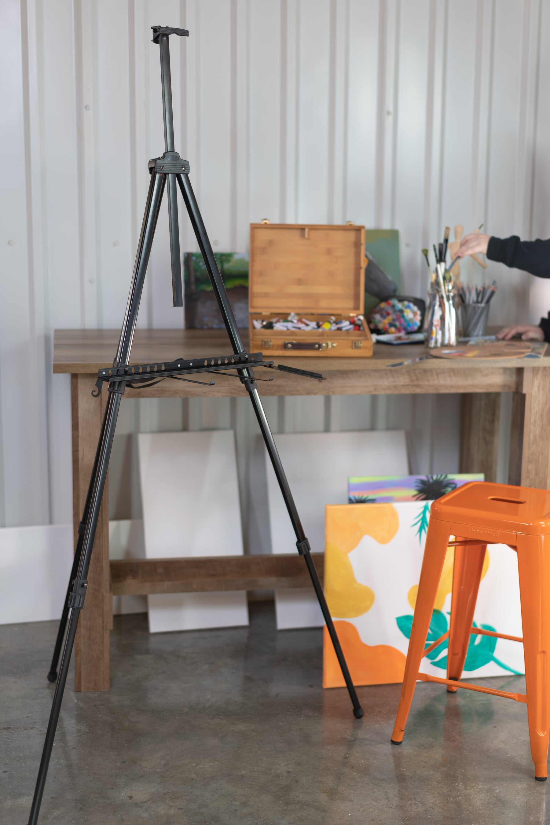 Pacific Arc - Trekker Aluminum 70 Inch Adjustable Art Easel with Carry Bag for Artists, Hobbyists, Students, and Professionals